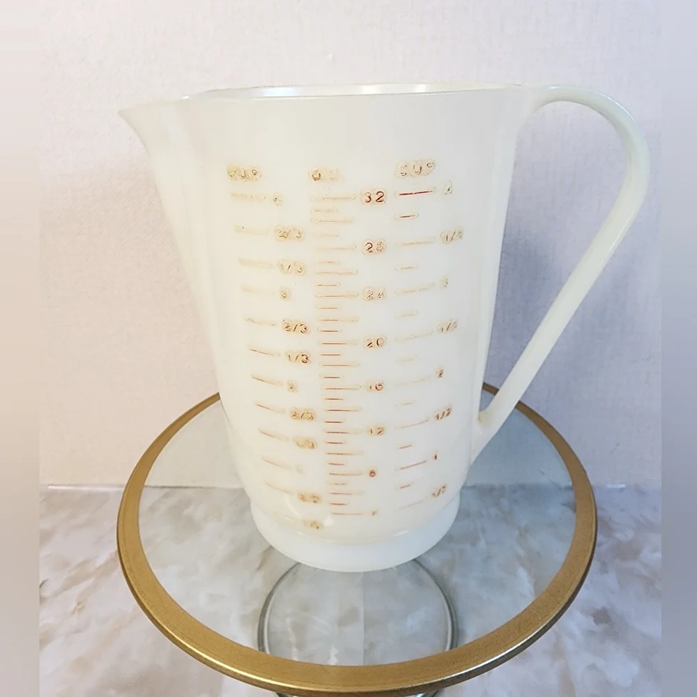 Vintage Tupperware Measuring Cup